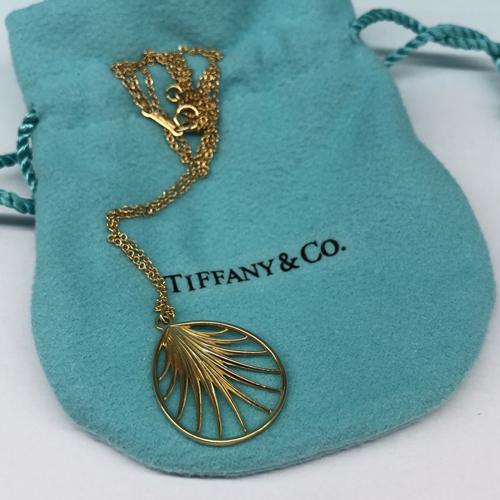 Tiffany&Co Paloma Picasso 18k yellow gold pendant and chain. AUTHENTIC